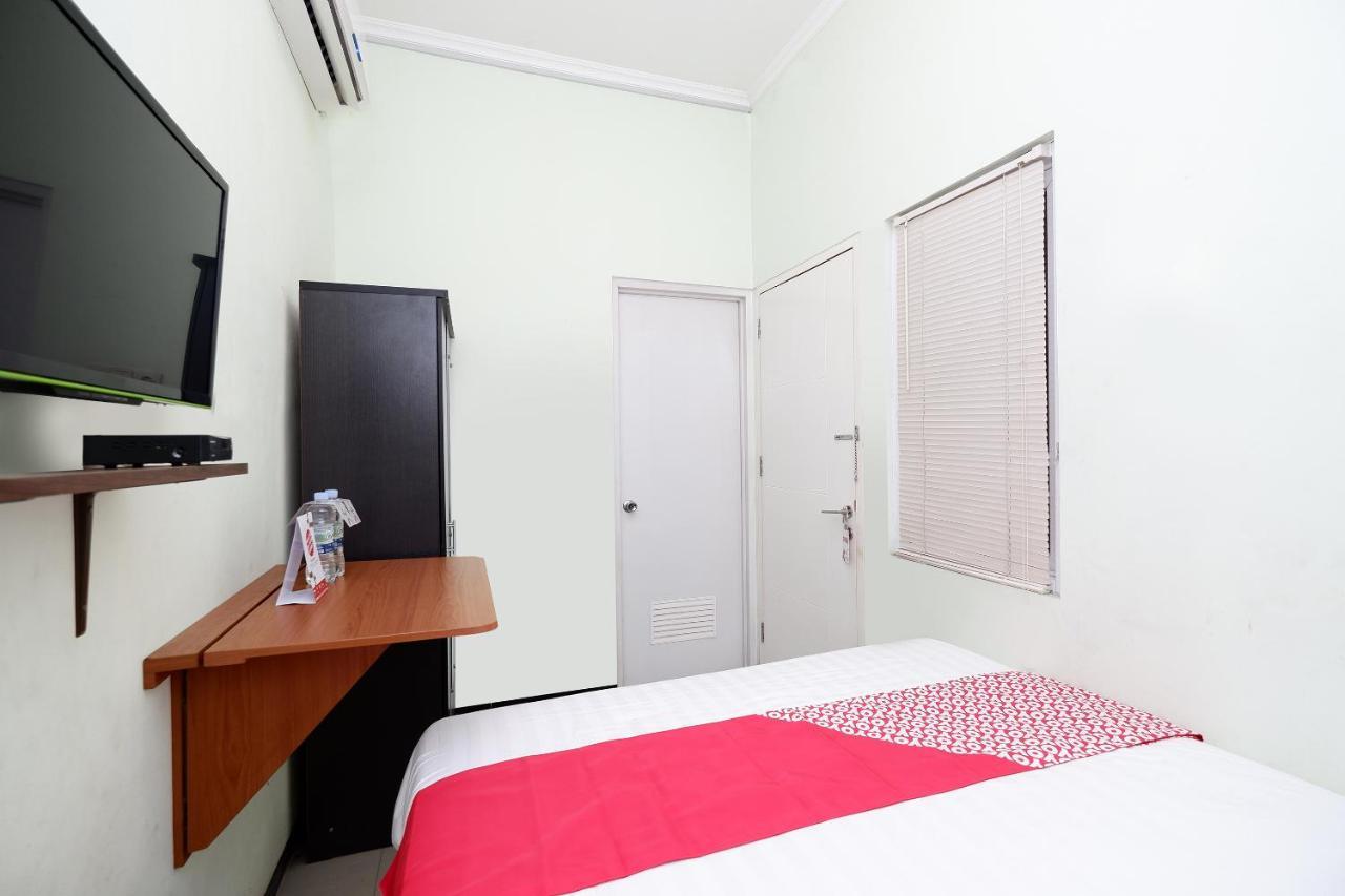 Oyo 1815 Gatsu Residence Семаранг Екстер'єр фото