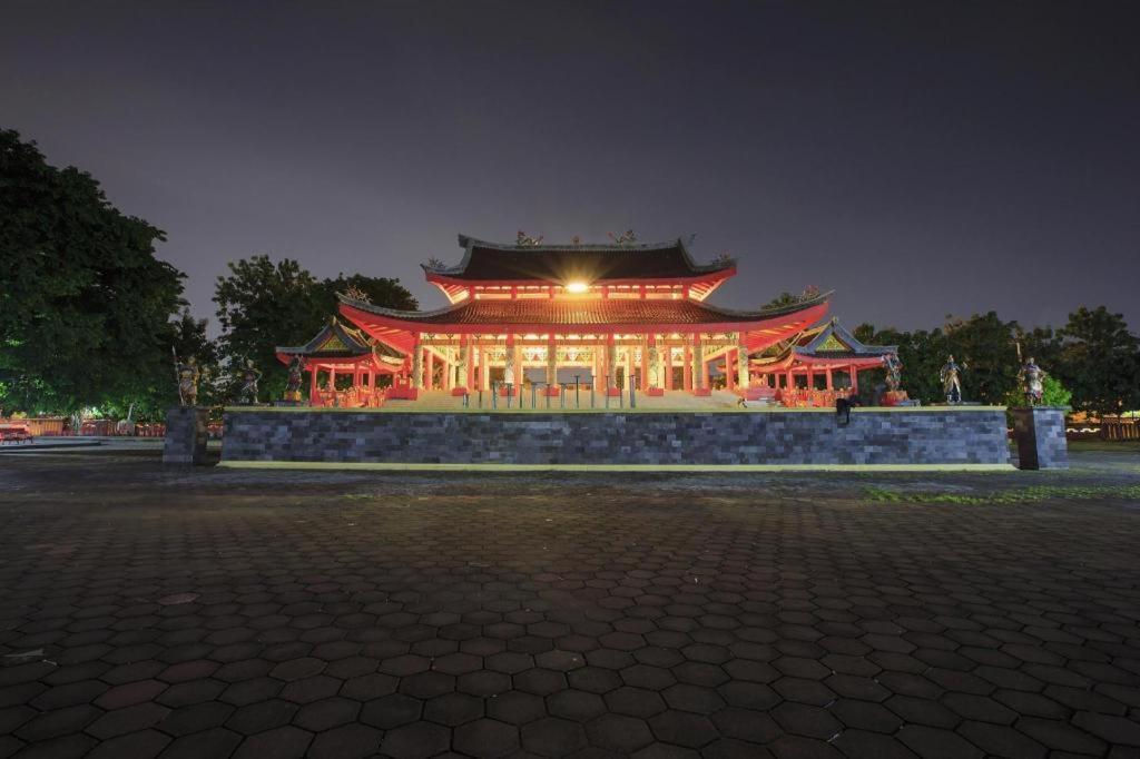 Oyo 1815 Gatsu Residence Семаранг Екстер'єр фото