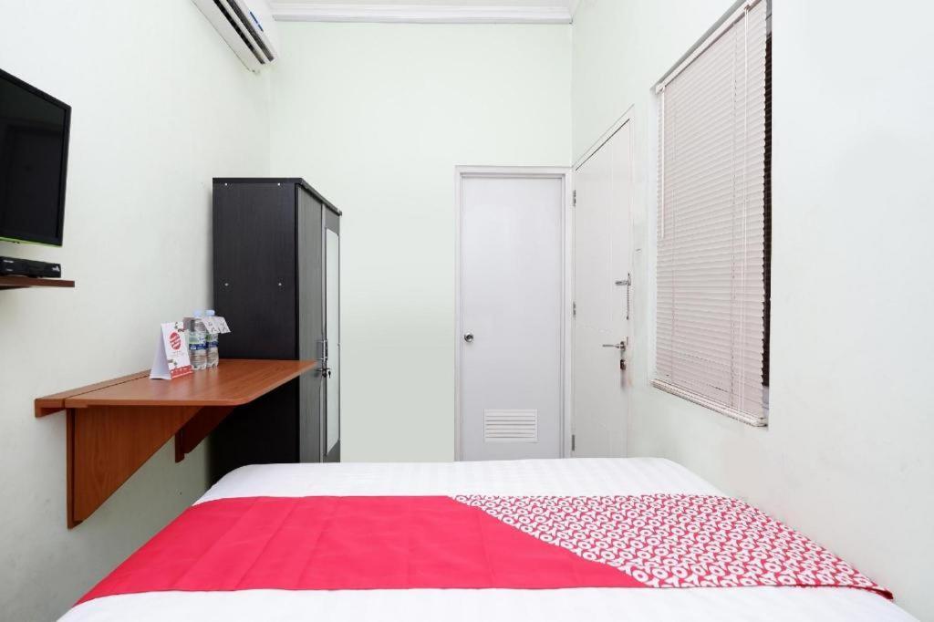 Oyo 1815 Gatsu Residence Семаранг Екстер'єр фото